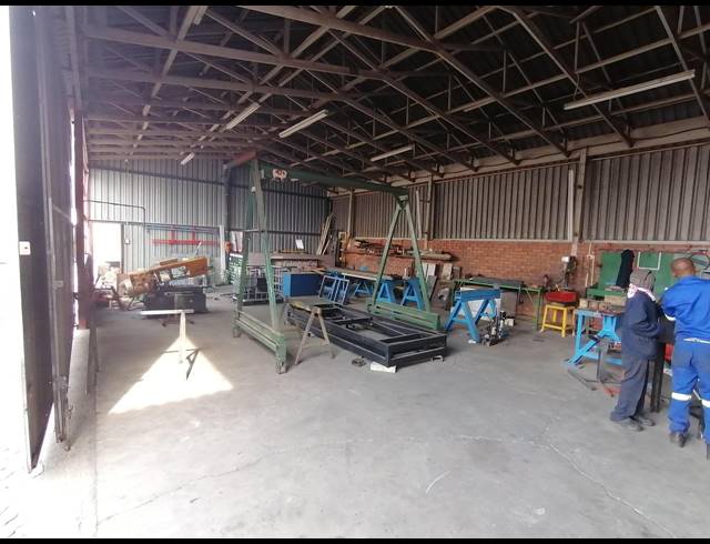 1,335M² WAREHOUSE FOR SALE IN ANDERBOLT